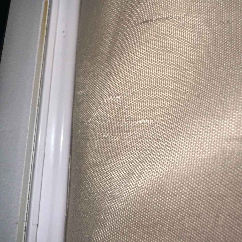 White desk mirror that lights up. Will come with charging wire. - Picture 4 of 6